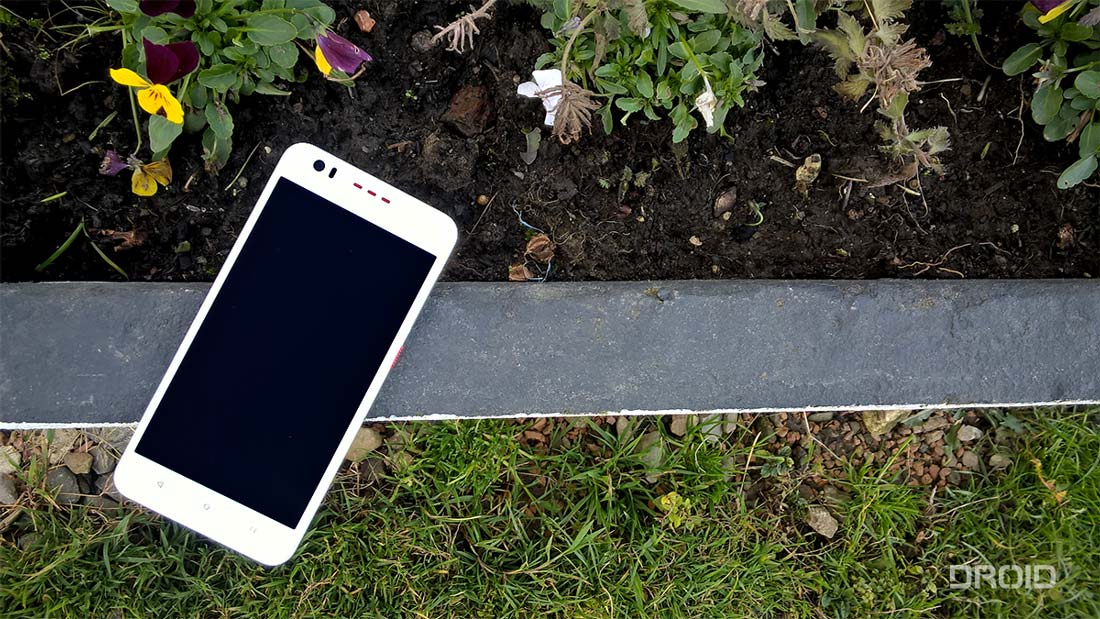 Recenzija: HTC Desire 825